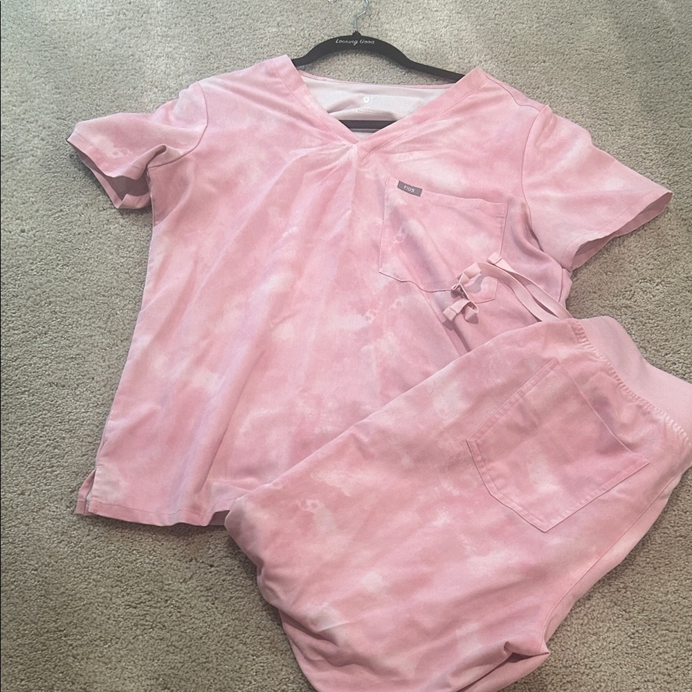 FIGS Pink Tie-Dye Scrub Set Medium